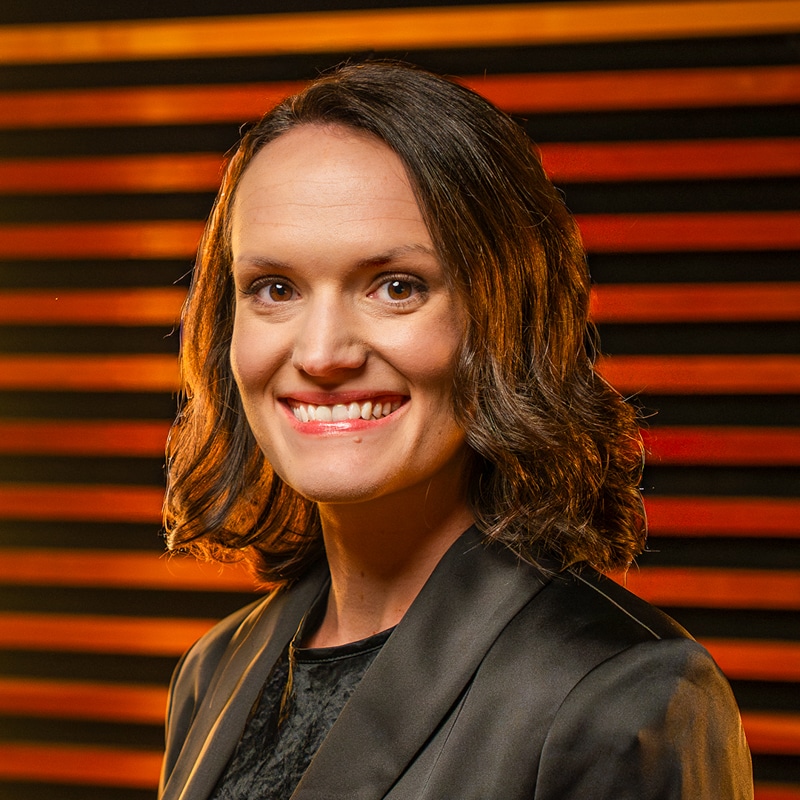 Headshot of Laura Leigh